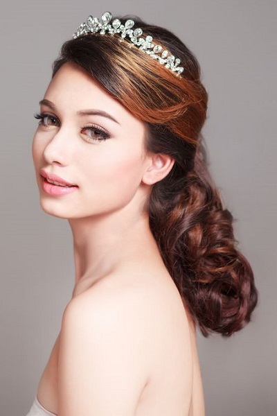 CURLY WEDDING HAIR AT ZAPPAS SALONS IN BERKSHIRE AND HAMPSHIRE CURLY WEDDING HAIR AT ZAPPAS SALONS IN BERKSHIRE AND HAMPSHIRE