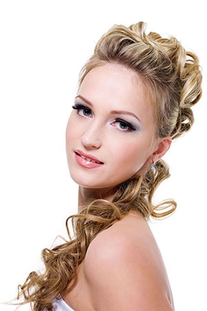 curly-prom-hairstyle